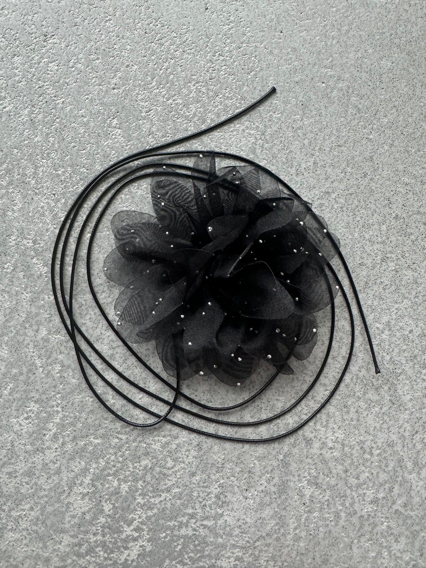 Bloem choker glamour